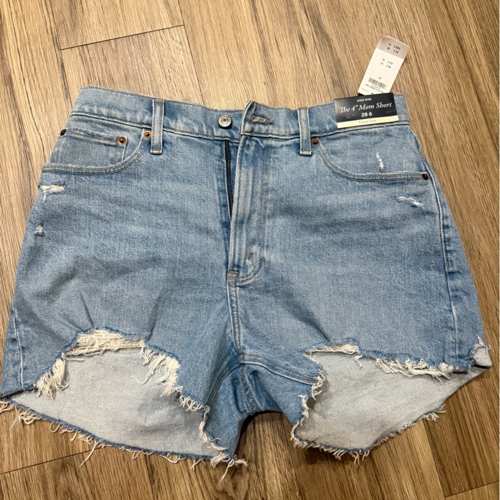 Abercrombie 4inch curve love mom short size 28